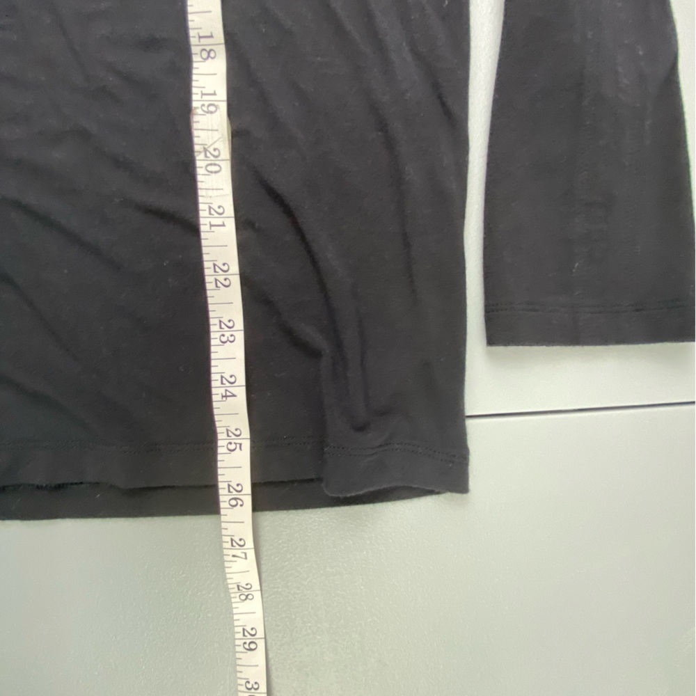Athleta Women's Black Long Sleeve Cold Shoulder Turtleneck Top Sz Medium - Picture 10 of 14